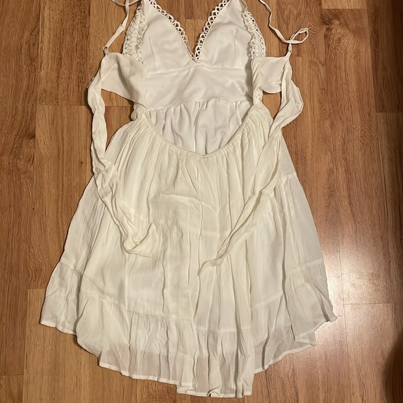 White Windsor Dress - Picture 4 of 5